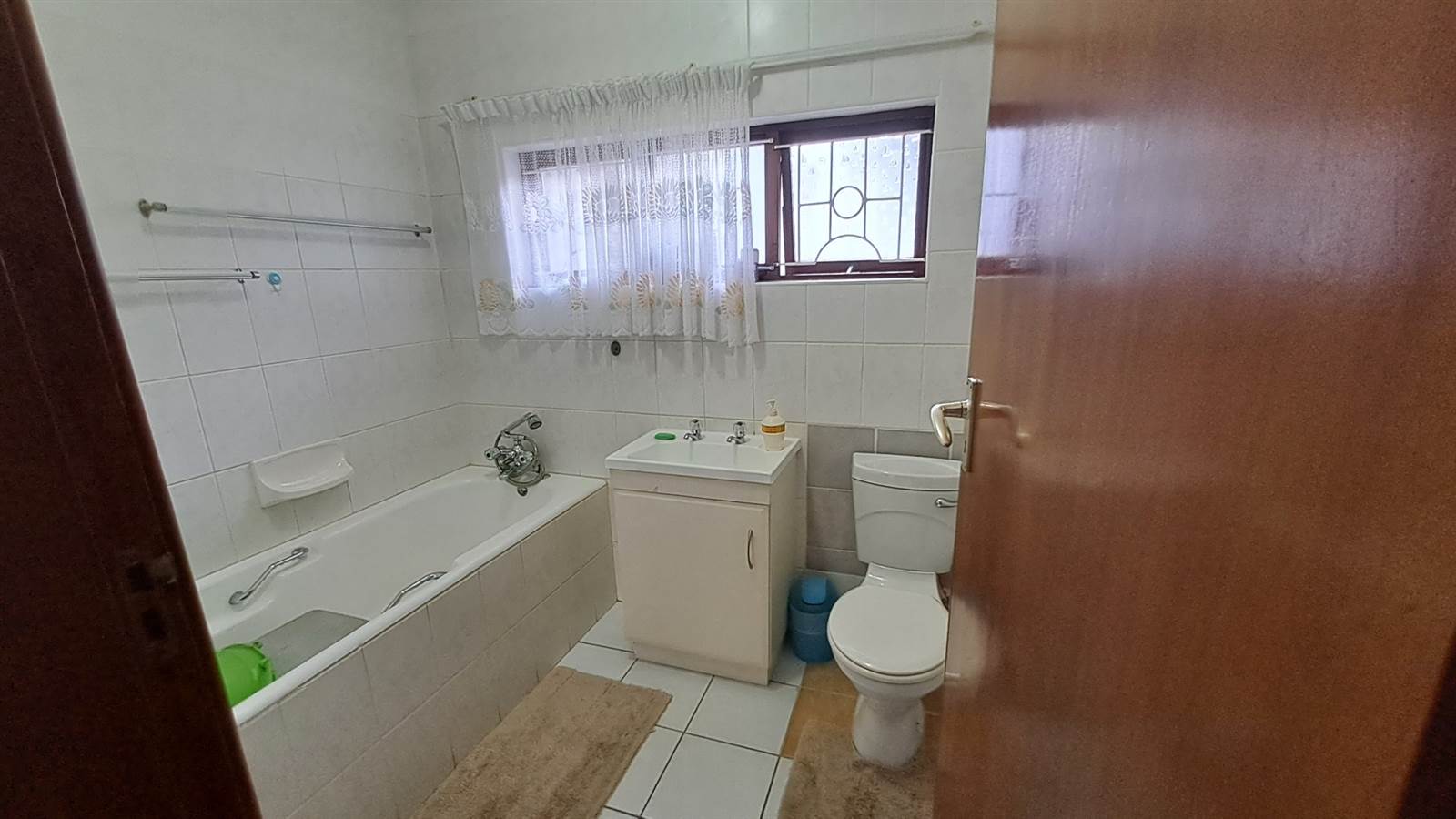 4 Bed House in Umtentweni photo number 8
