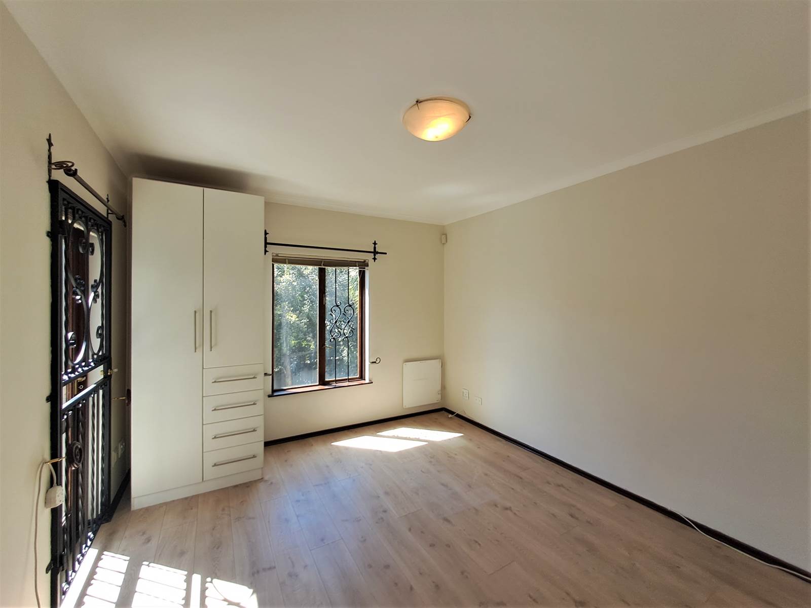 1 Bed Apartment in Dunkeld West photo number 10