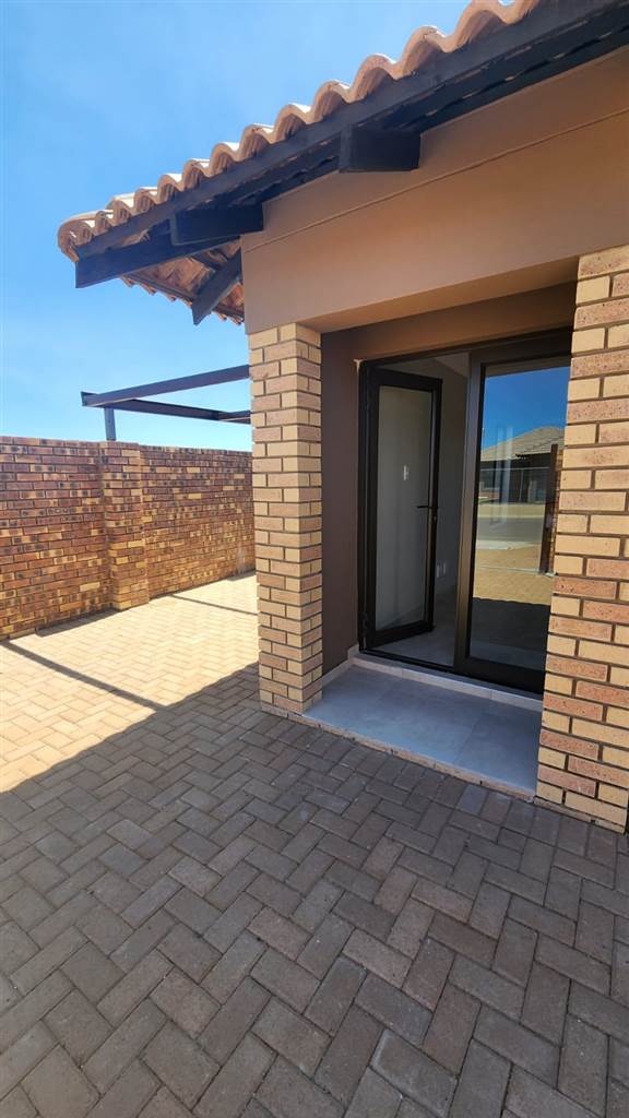 3 Bed House in Secunda photo number 2