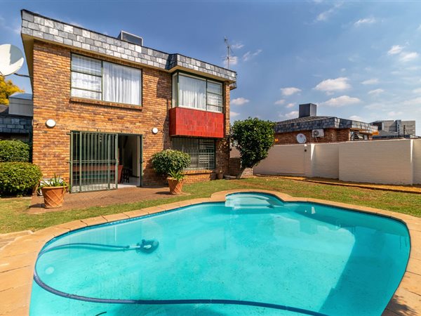 3 Bed Townhouse in Bedfordview