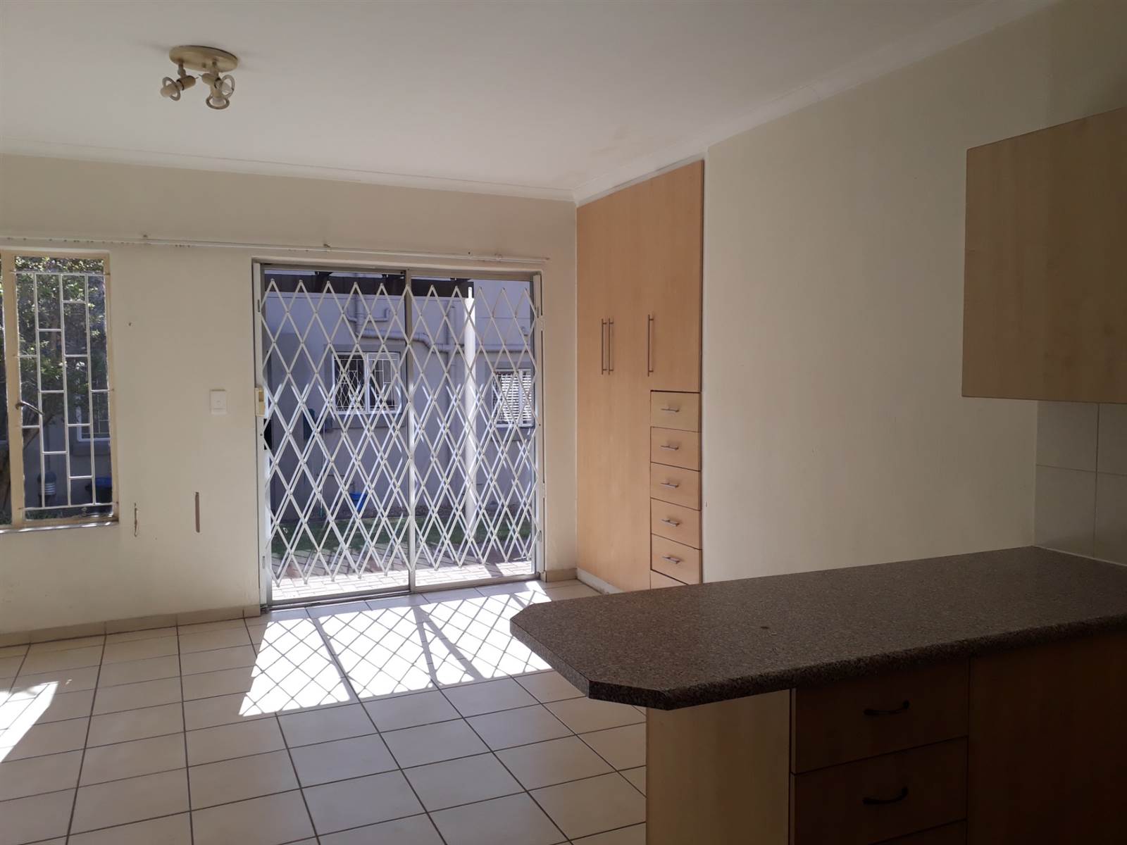 Studio Apartment in Greenstone Hill photo number 4