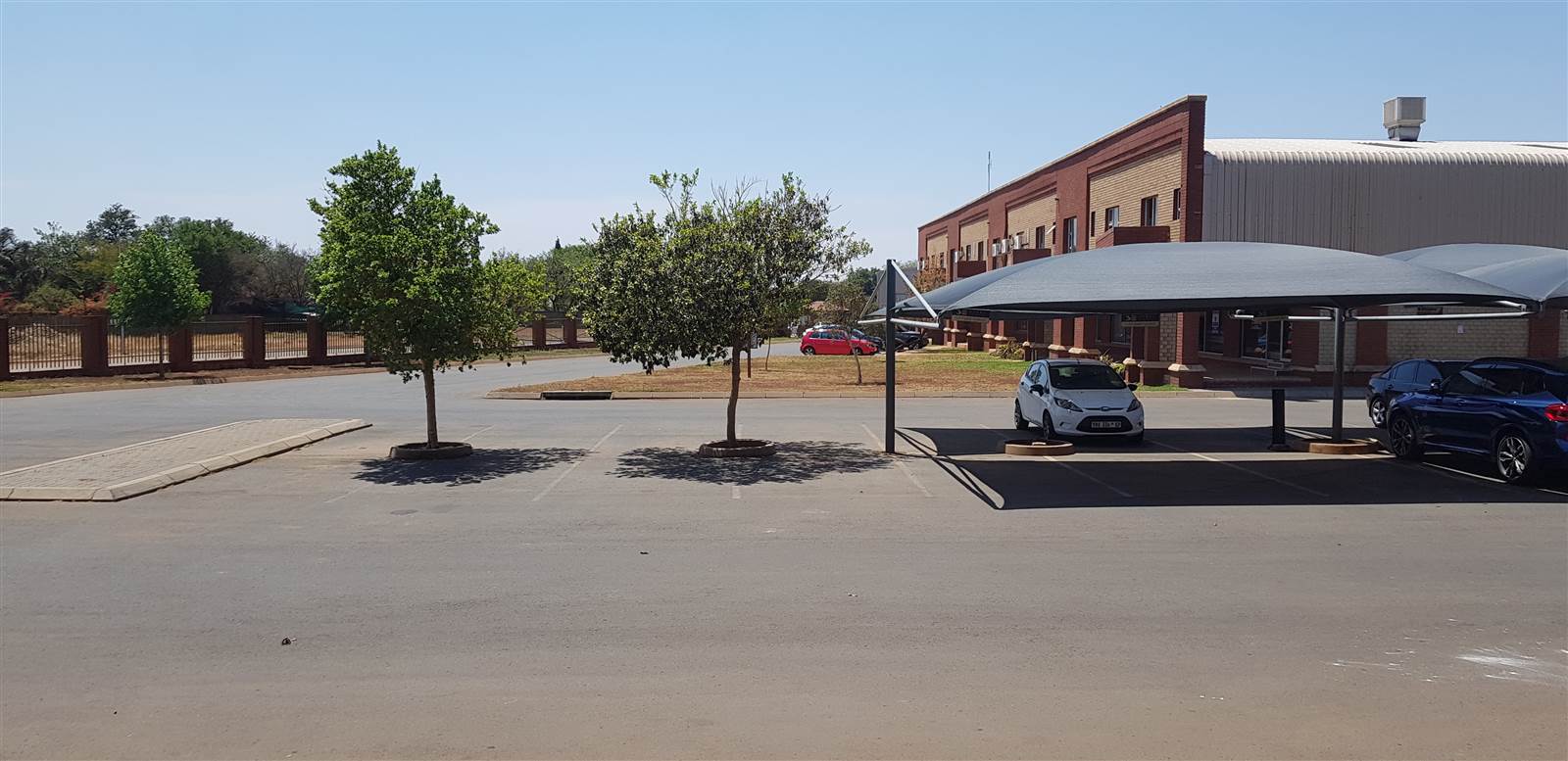 676  m² Commercial space in Rooihuiskraal North photo number 13