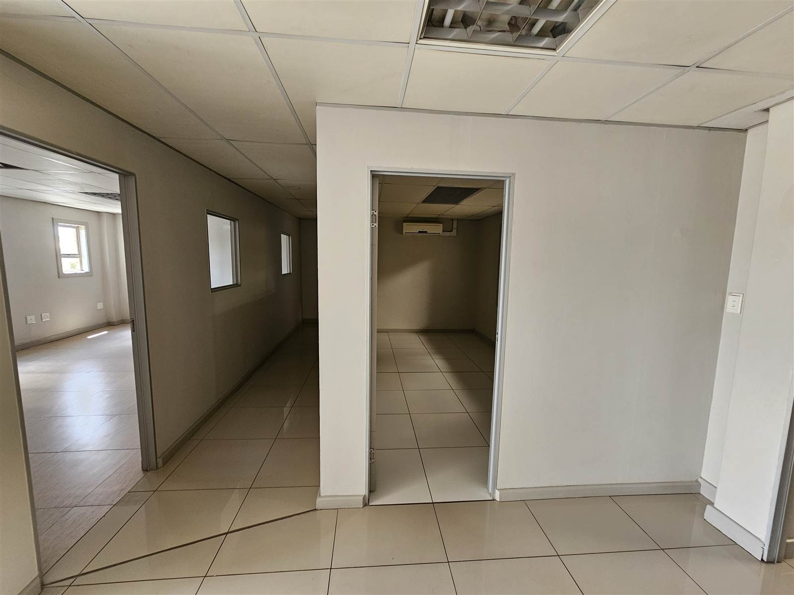 676  m² Commercial space in Rooihuiskraal North photo number 8