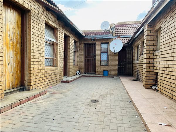 2 Bed House in Leboeng