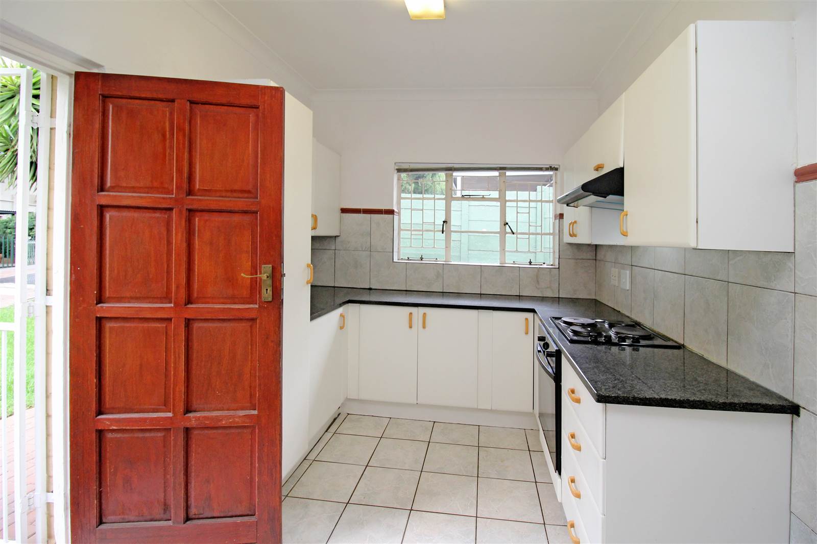 3 Bed House in Modderfontein photo number 4