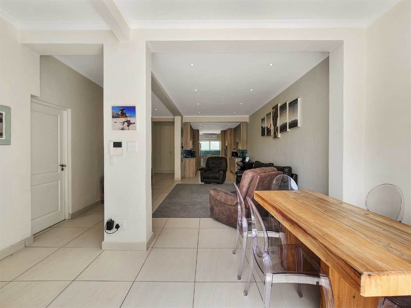 3 Bed Apartment in Fresnaye photo number 3