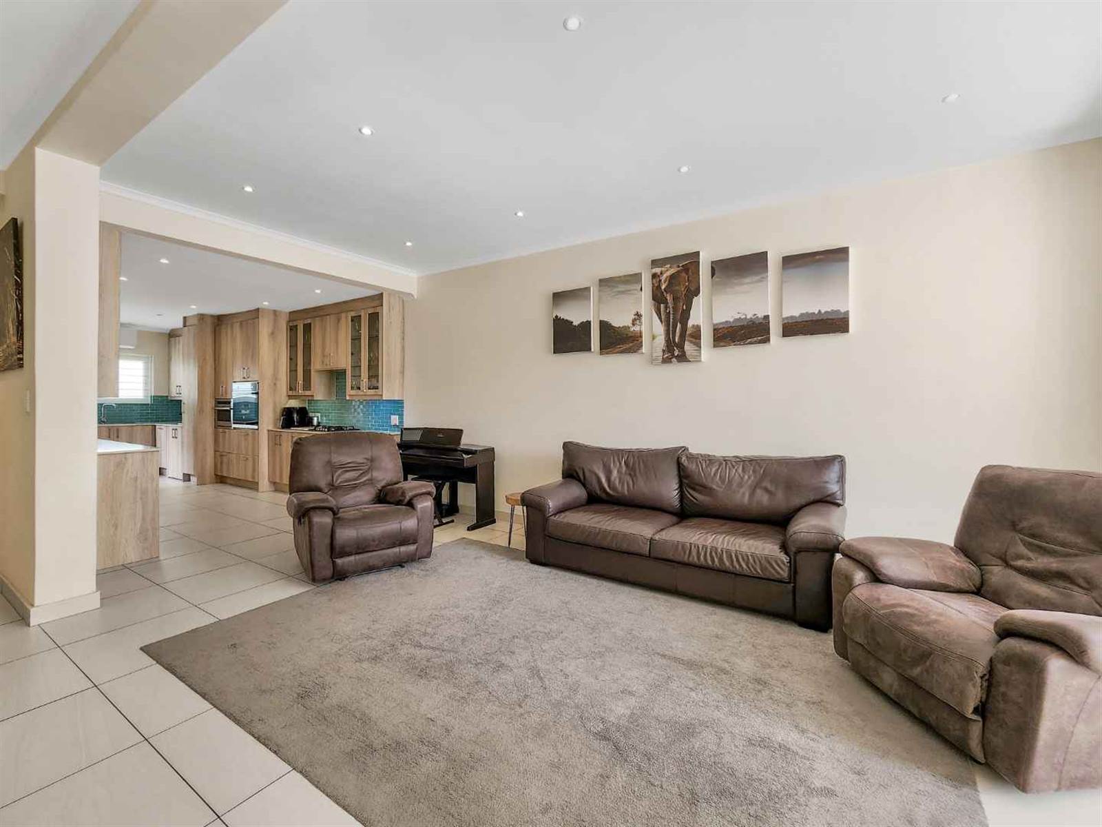 3 Bed Apartment in Fresnaye photo number 5