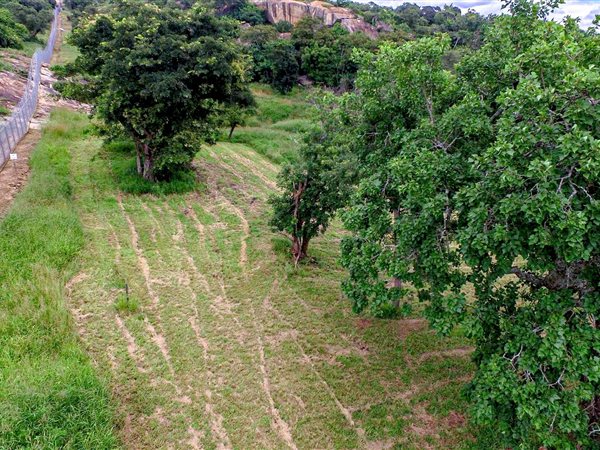1384 m² Land available in Sonheuwel
