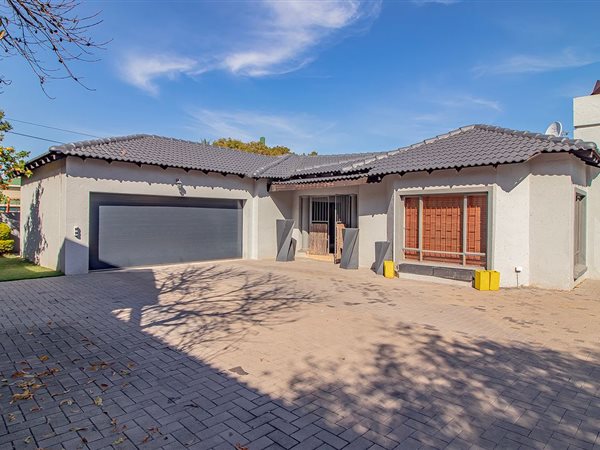 5 Bed House in Highveld