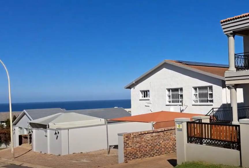 6 Bed House in Wavecrest photo number 1