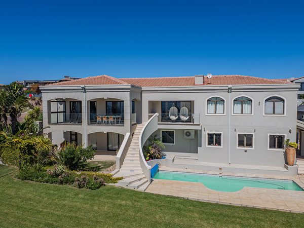 4 Bedroom House 4 Bedroom House