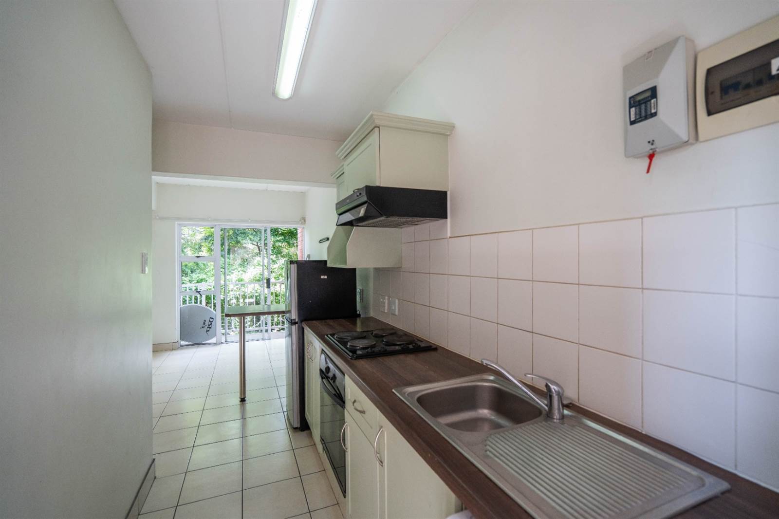 2 Bed Apartment in Grahamstown Central photo number 4