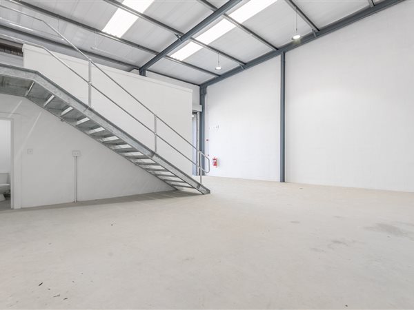 132  m² Industrial space