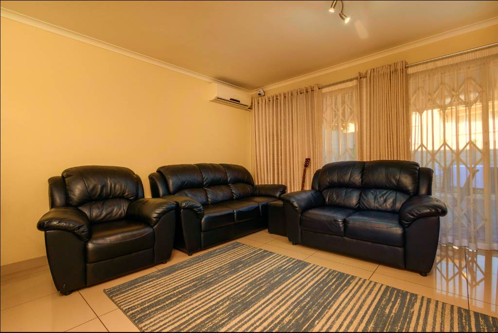 3 Bed Apartment in Westridge photo number 11