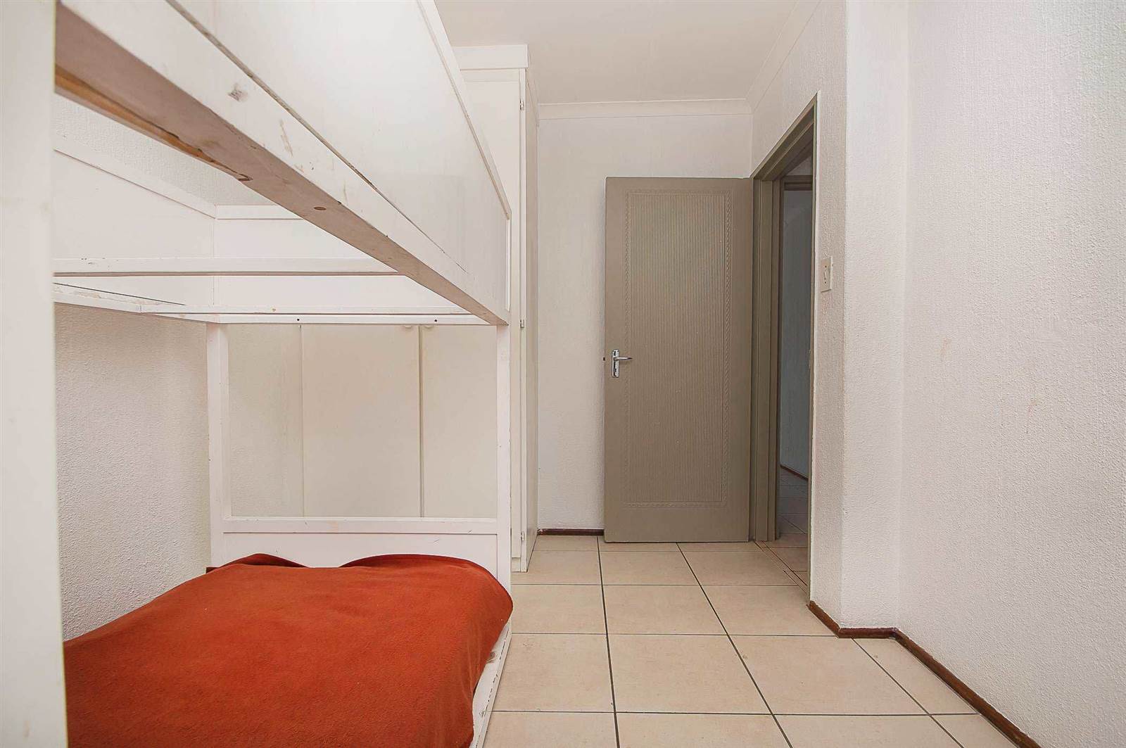 2 Bed Apartment in Noordheuwel photo number 13