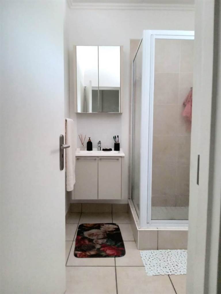 1 Bed Apartment in Witkoppen photo number 8