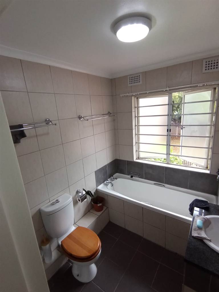 2 Bed Townhouse in Bulwer photo number 15
