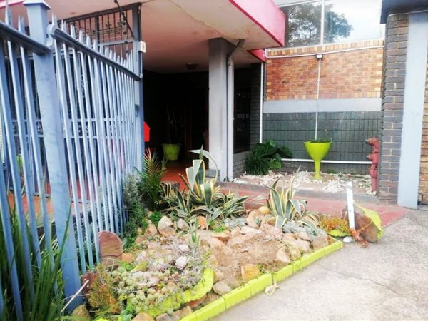 2.5 Bed Apartment in Witbank Central