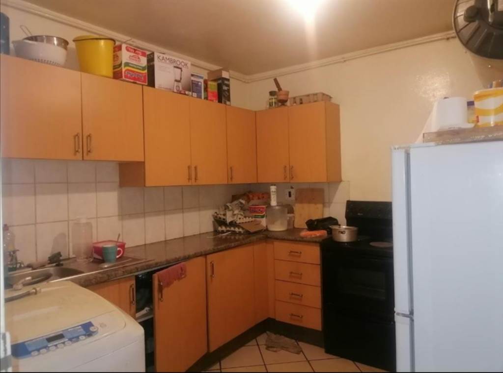 2.5 Bed Apartment in Witbank Central photo number 17