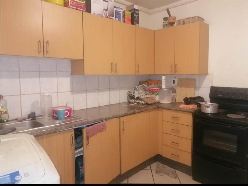2.5 Bed Apartment in Witbank Central photo number 16