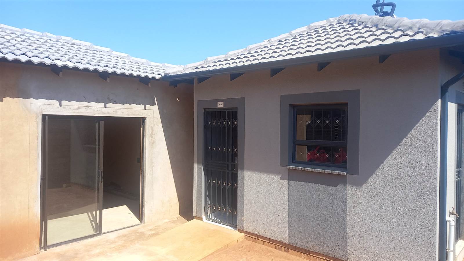 2 Bed House in Olifantsfontein photo number 1