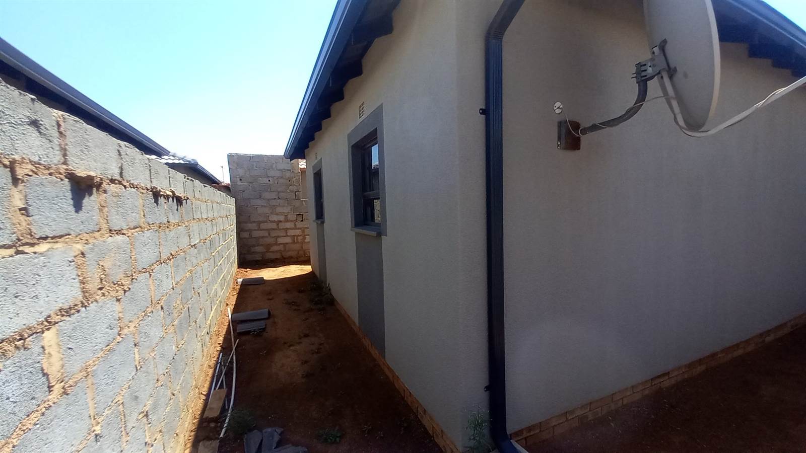 2 Bed House in Olifantsfontein photo number 17