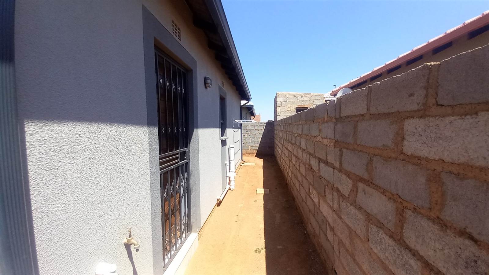 2 Bed House in Olifantsfontein photo number 20