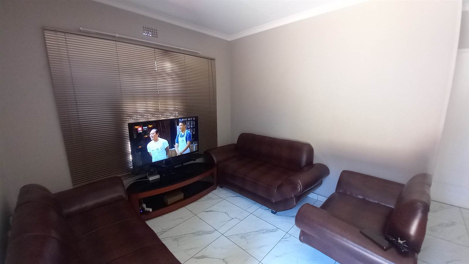 2 Bed House in Olifantsfontein photo number 14