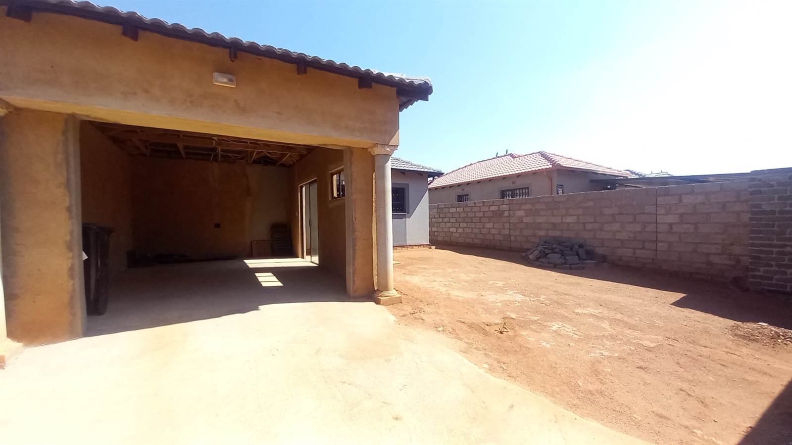 2 Bed House in Olifantsfontein photo number 3