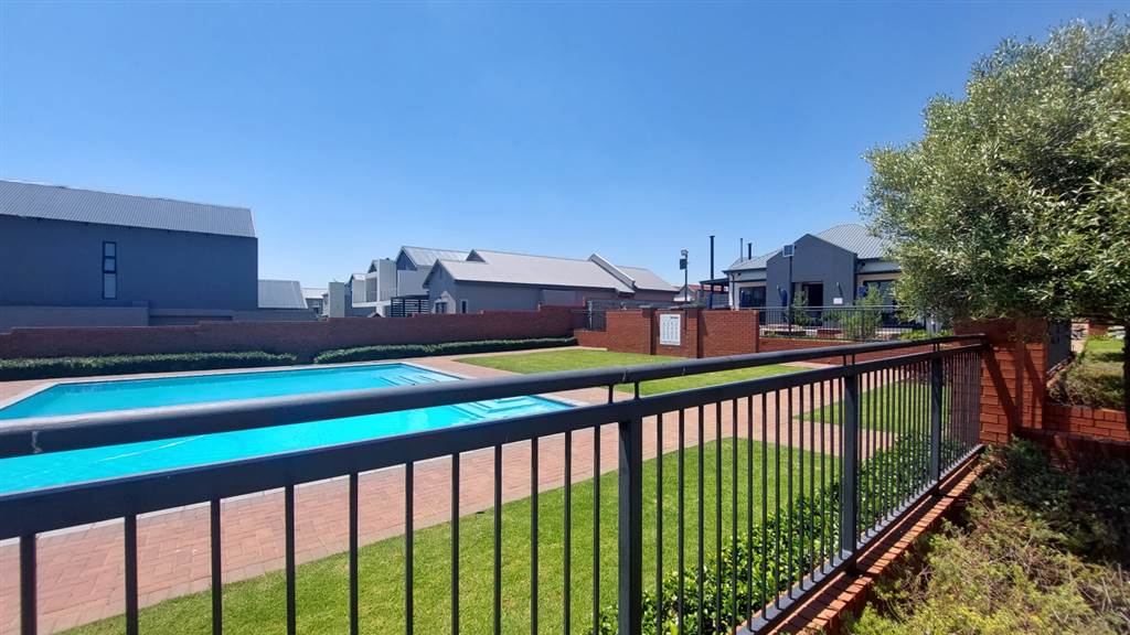 4 Bed House in Louwlardia photo number 24