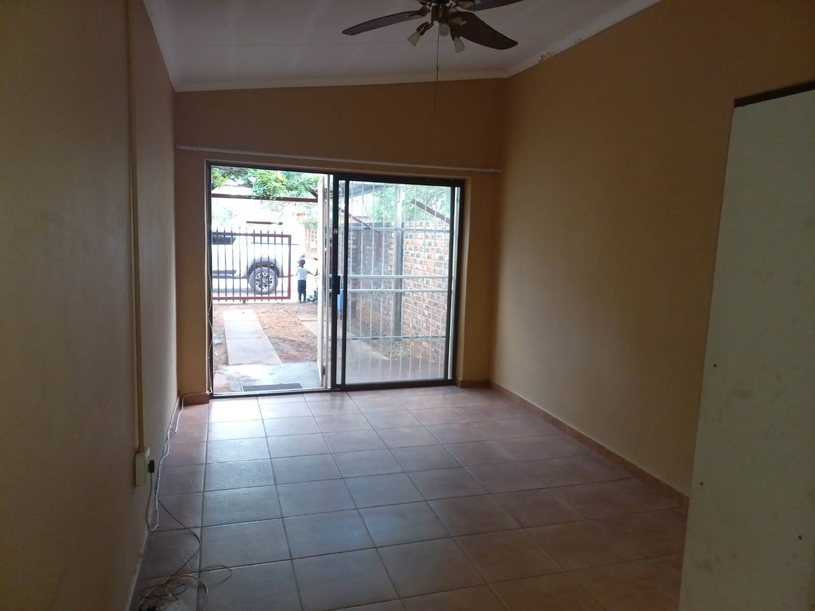 1 Bed Apartment in Kathu photo number 6