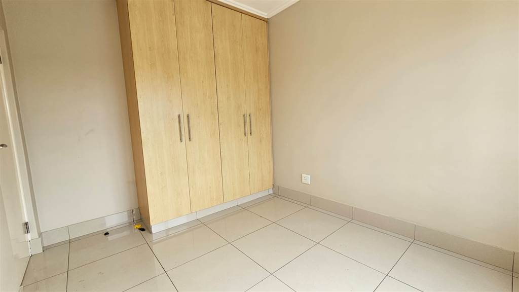 2 Bed Apartment in New Town Centre photo number 8
