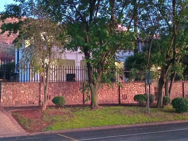6 Bedroom House 6 Bedroom House