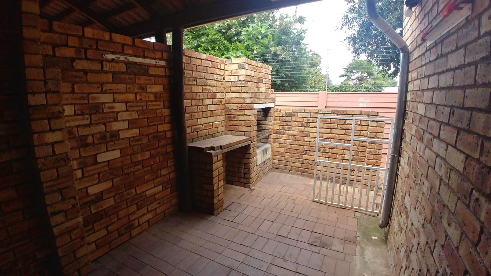 2 Bed Townhouse in Grobler Park photo number 15