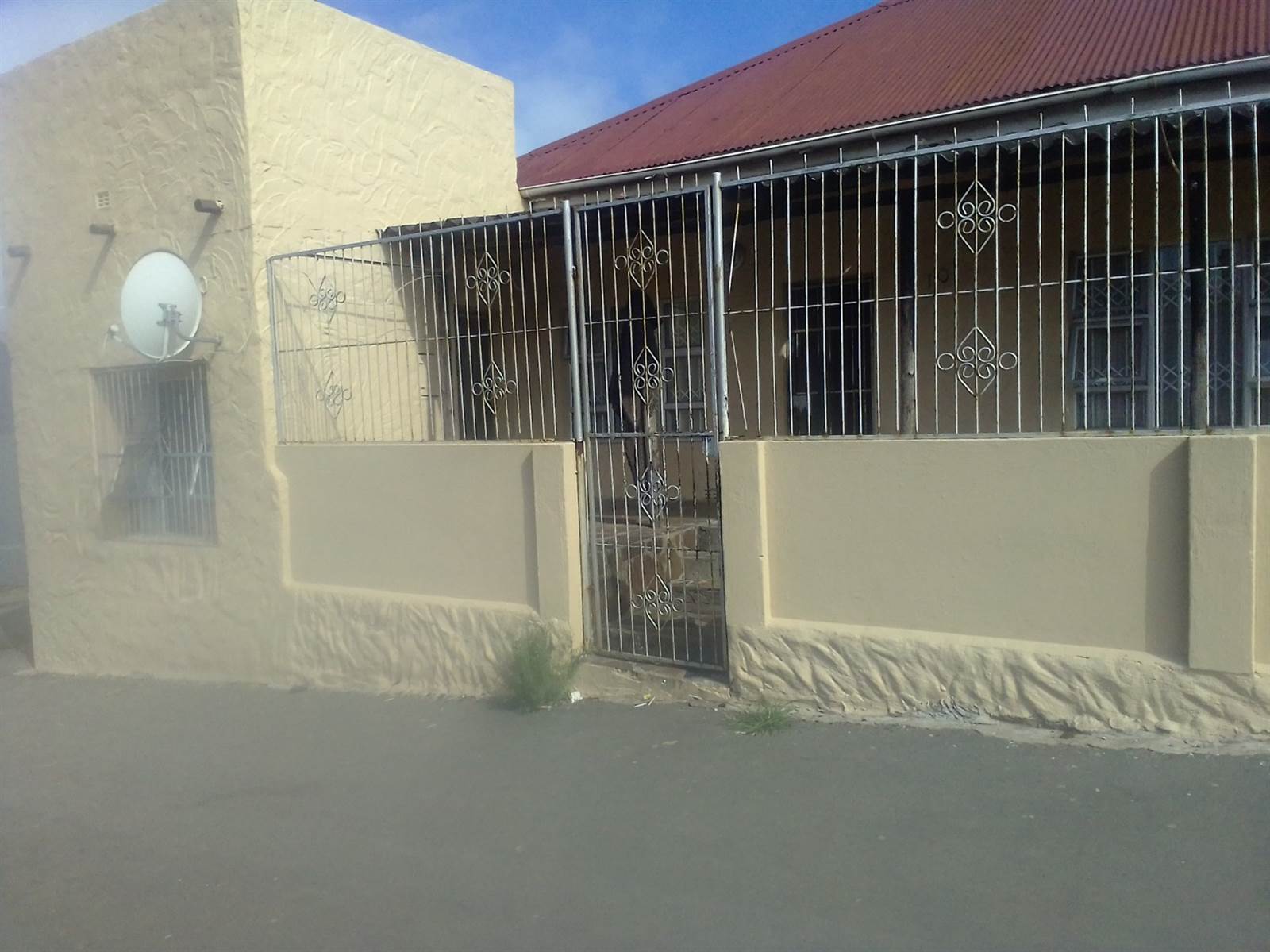 10 Bed House in Southernwood photo number 1