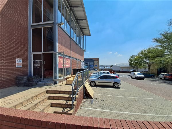340  m² Industrial space in North Riding