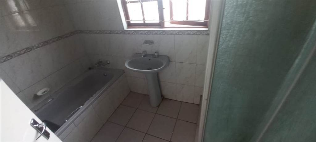 3 Bed House in Kokstad photo number 16