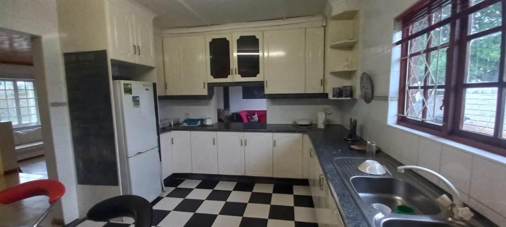 3 Bed House in Kokstad photo number 9