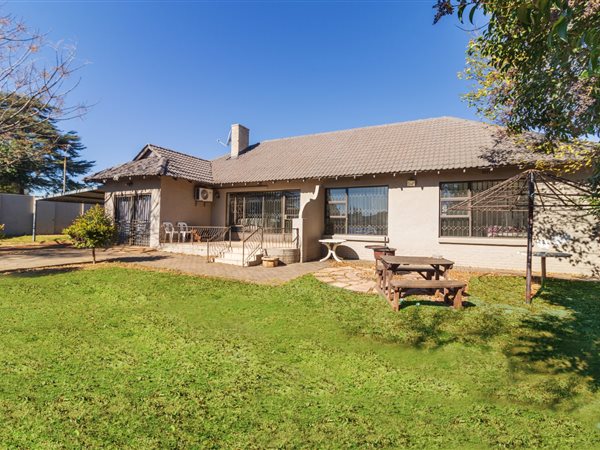 4 Bedroom House 4 Bedroom House