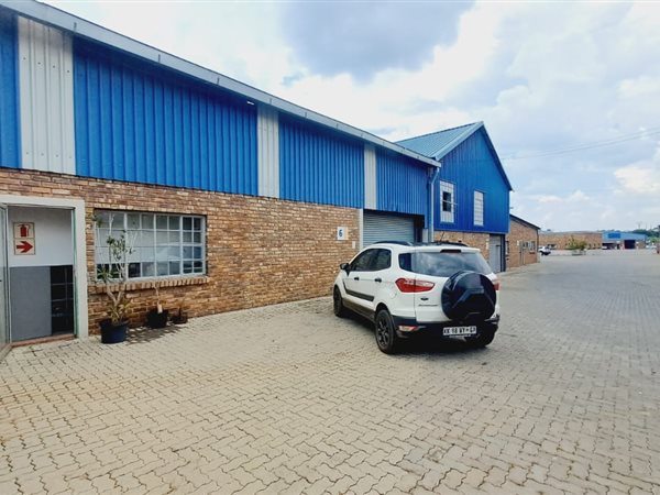 893  m² Industrial space