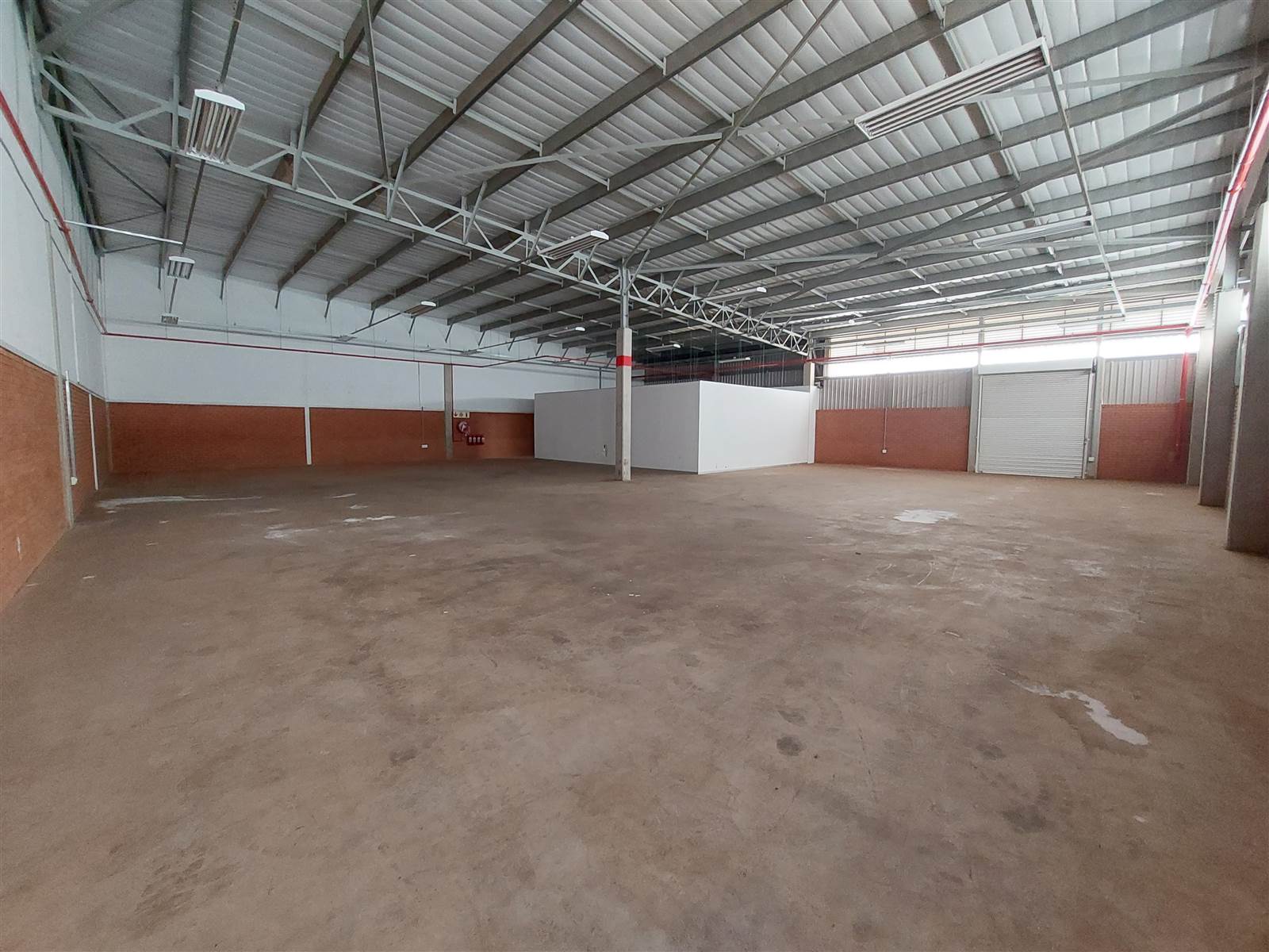 673  m² Industrial space in Clayville photo number 4