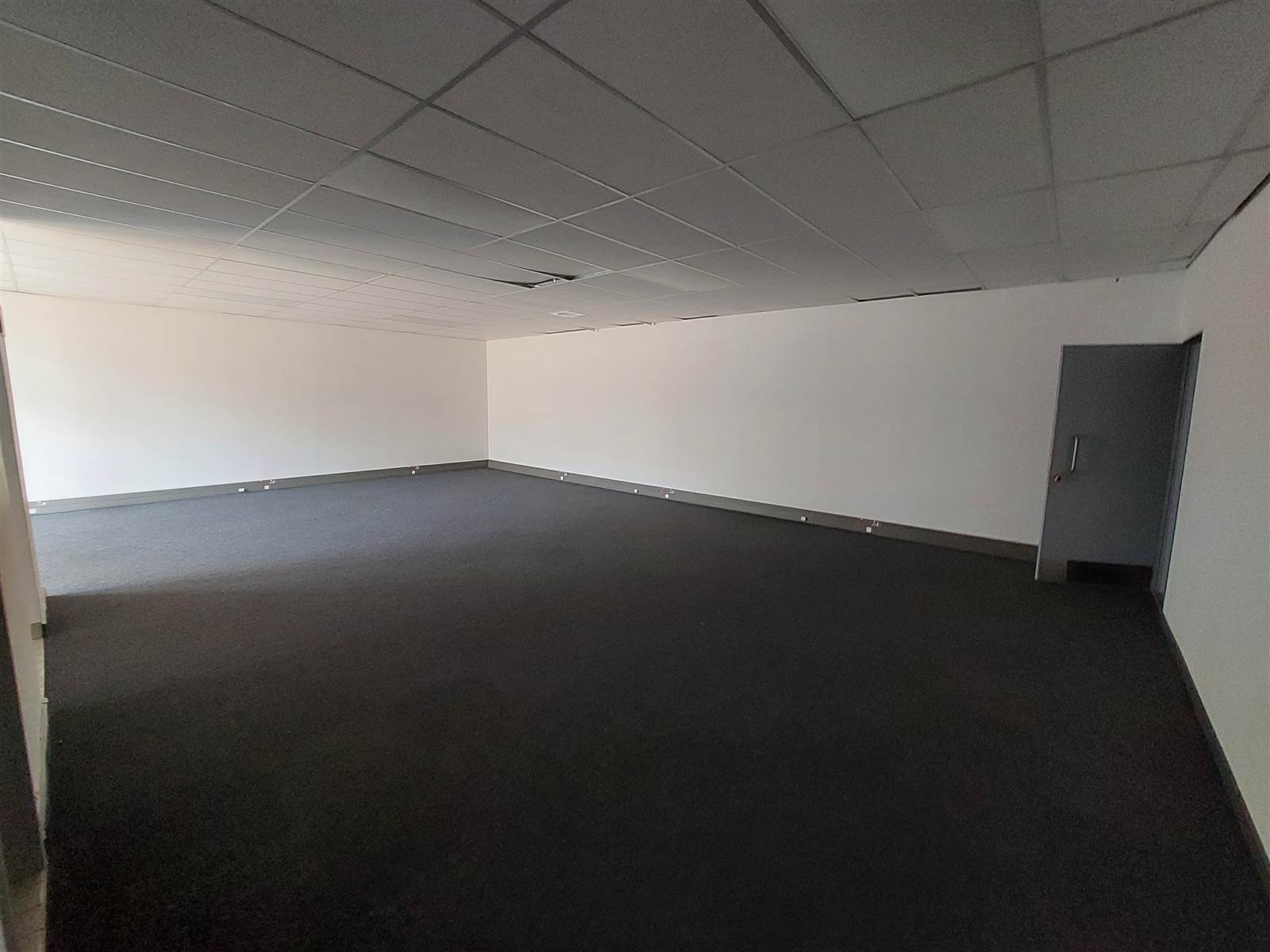 673  m² Industrial space in Clayville photo number 3