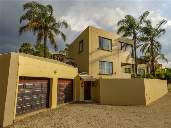 3 Bedroom Townhouse 3 Bedroom Townhouse
