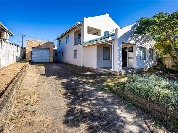 4 Bedroom House 4 Bedroom House