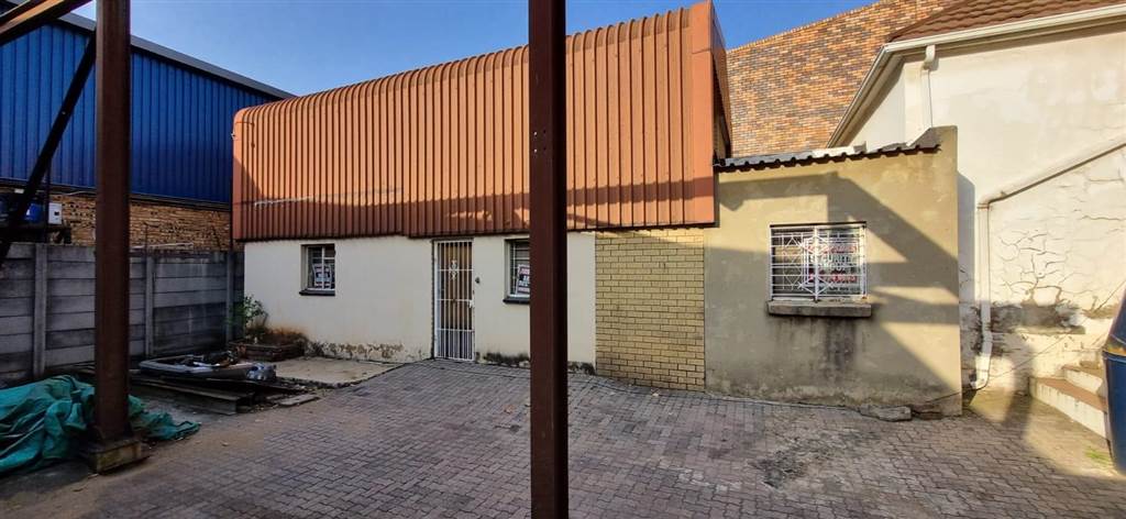 600  m² Industrial space in Krugersdorp Central photo number 1