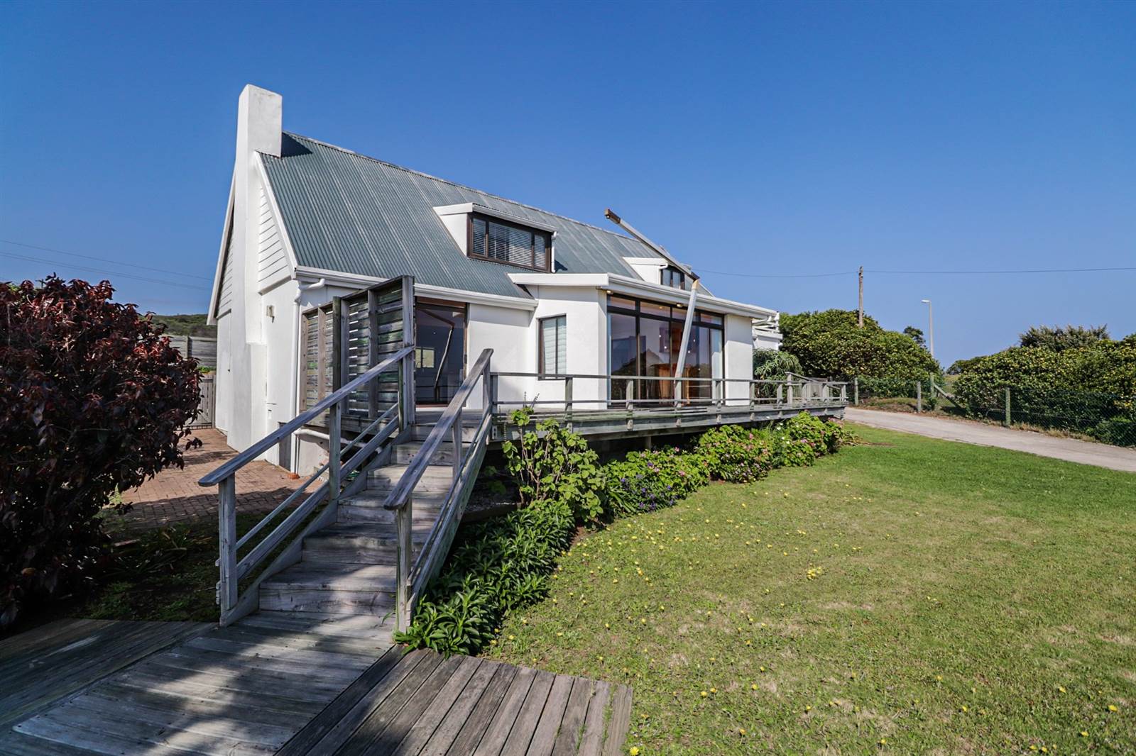 4 Bed House in Brenton on Sea photo number 5