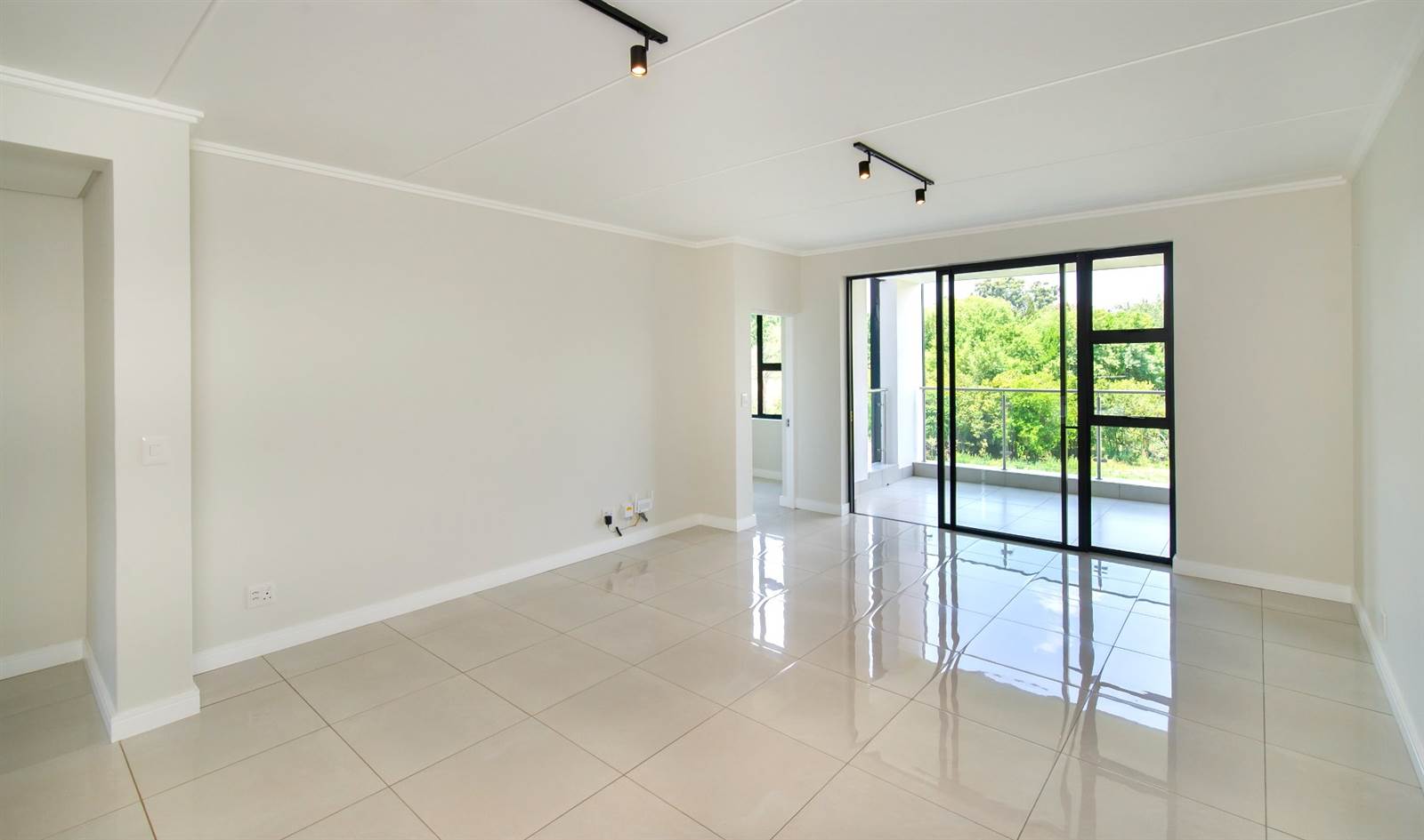 2 Bed Apartment in Sandringham photo number 5