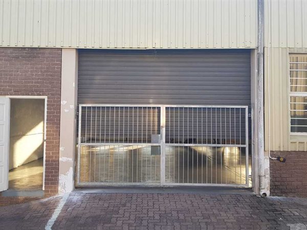 210  m² Industrial space