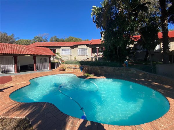 5 Bedroom House 5 Bedroom House