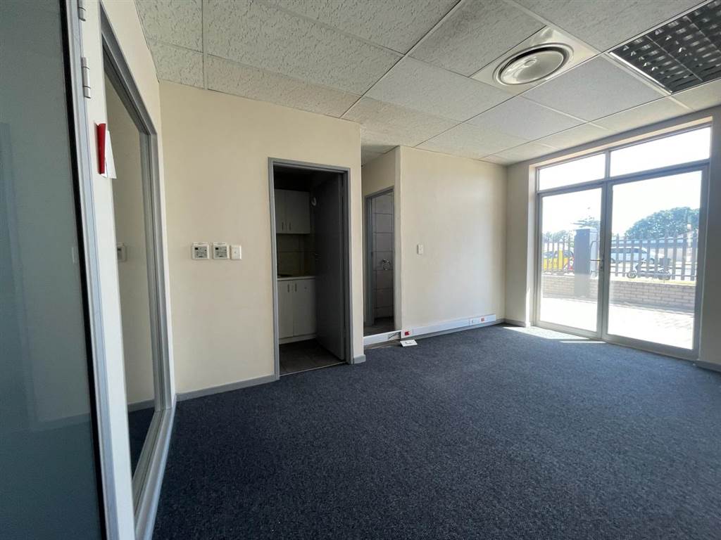150  m² Commercial space in Milnerton Central photo number 16